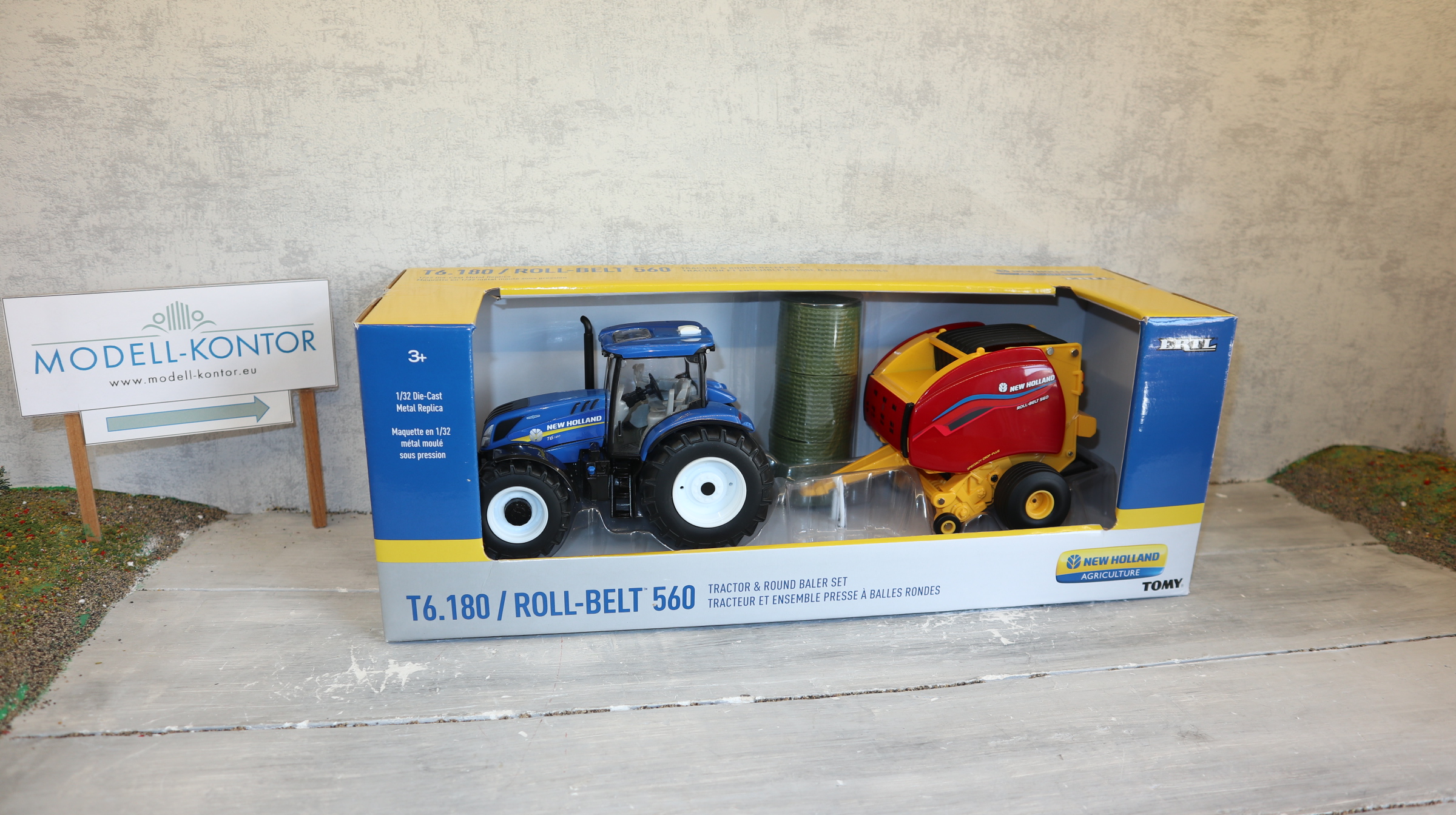 Tracteur ERTL 1/32 New Holland T6.180 Avec Presse Roll-Belt 560 – Bleu, Neuf